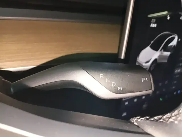 Tesla Model Y — Фото автомобиля 13