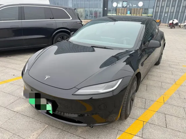 Фотография автомобиля — Tesla Model 3