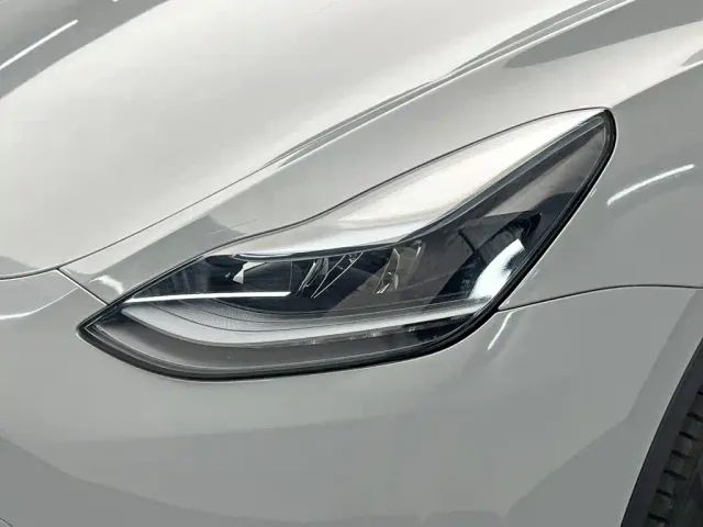 Tesla Model Y — Фото автомобиля 11