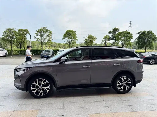 BYD Tang — Фото автомобиля 3