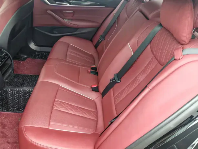 BMW 5 Series — Фото автомобиля 6
