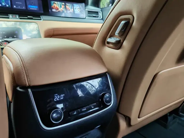 Li Auto ONE — Фото автомобиля 12