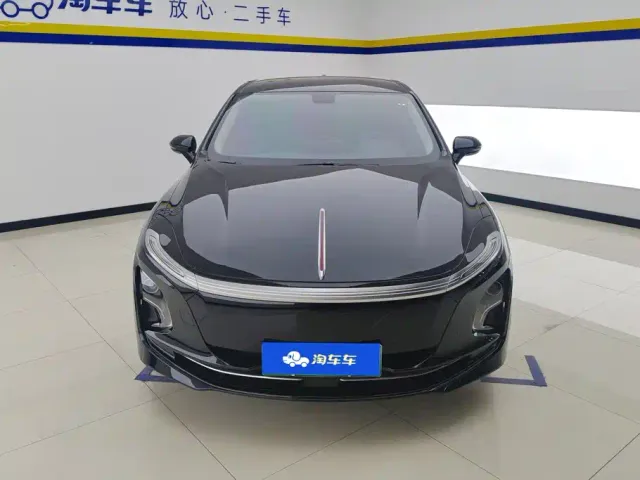 Hongqi E-QM5 — Фото автомобиля 2