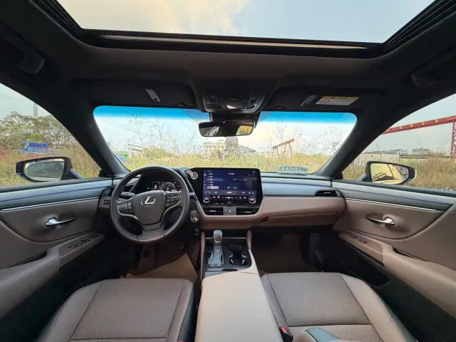 Lexus ES — Фото автомобиля 13