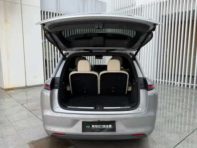 Li Auto L8 — Фото автомобиля 7