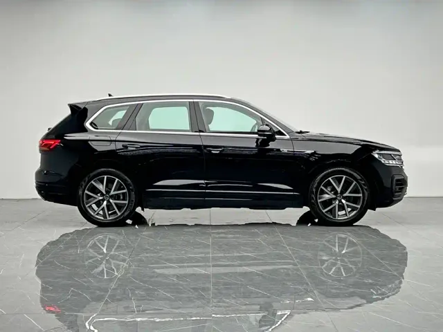 Volkswagen Touareg — Фото автомобиля 7