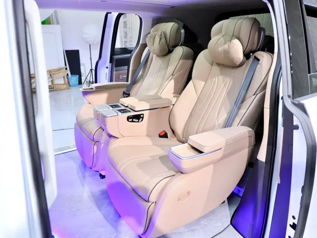 Xpeng X9 — Фото автомобиля 15