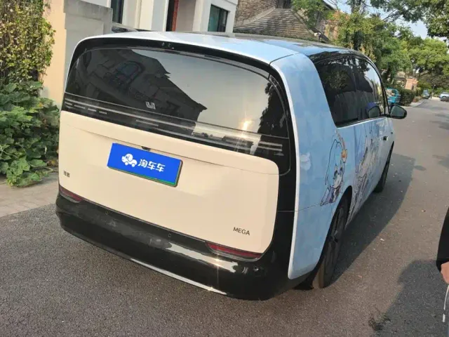 Li Auto MEGA — Фото автомобиля 3
