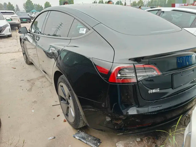Tesla Model 3 — Фото автомобиля 9