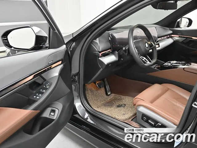 BMW 5-Series 5 серия (G60) 530i xDrive M Sport — Фото автомобиля 11
