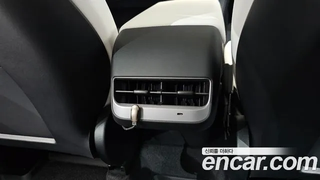 Tesla Model Y — Фото автомобиля 24