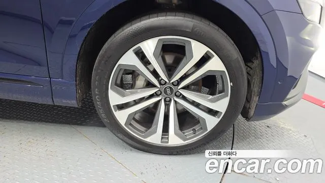 Audi Q8 55 TFSI quattro Premium — Фото автомобиля 20