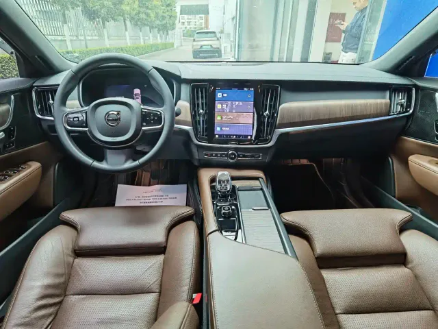 Volvo S90 — Фото автомобиля 10