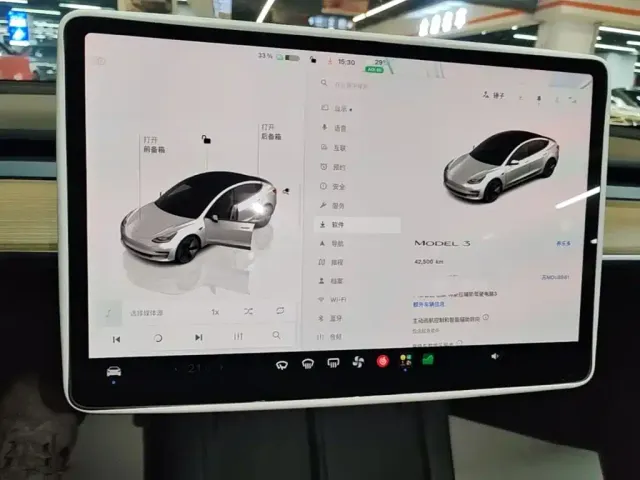 Tesla Model 3 — Фото автомобиля 11