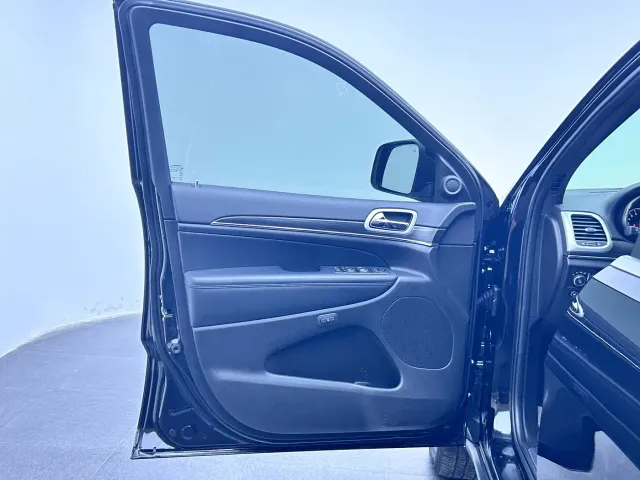Jeep Grand Cherokee — Фото автомобиля 9