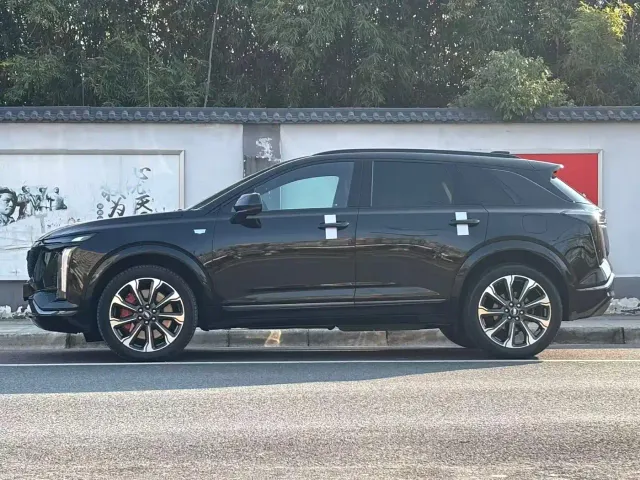 Cadillac XT5 — Фото автомобиля 3