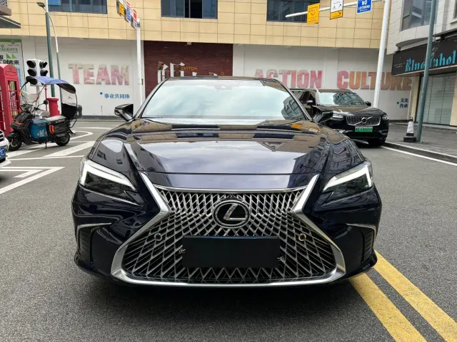 Lexus ES — Фото автомобиля 2