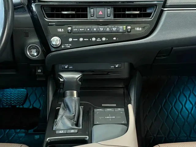 Lexus ES — Фото автомобиля 16