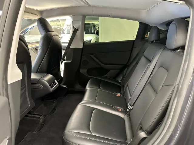 Tesla Model Y — Фото автомобиля 13