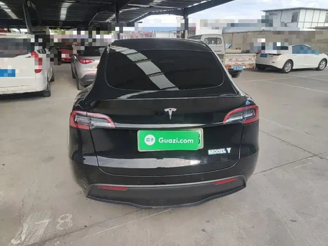 Tesla Model Y — Фото автомобиля 5
