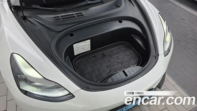 Tesla Model 3 — Фото автомобиля 6
