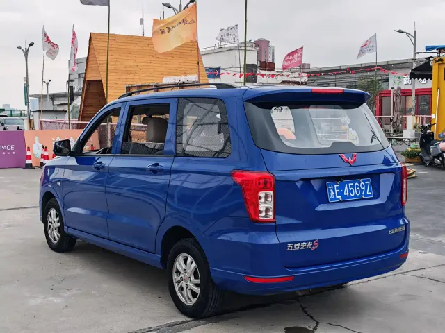 Wuling Hongguang — Фото автомобиля 7