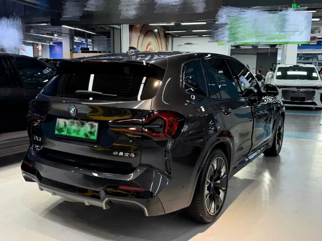 BMW iX3 — Фото автомобиля 9