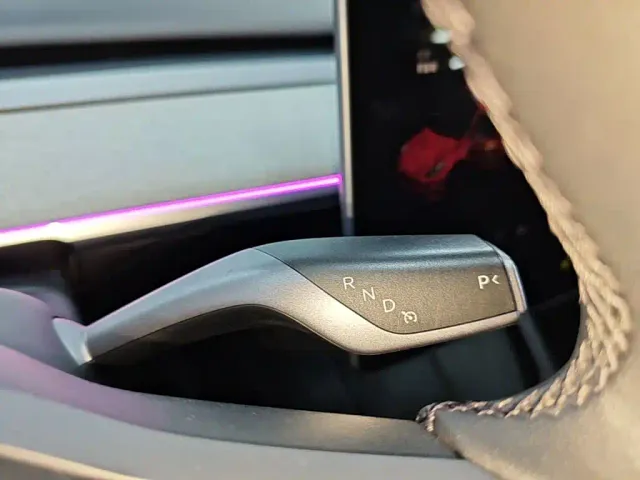 Tesla Model Y — Фото автомобиля 13