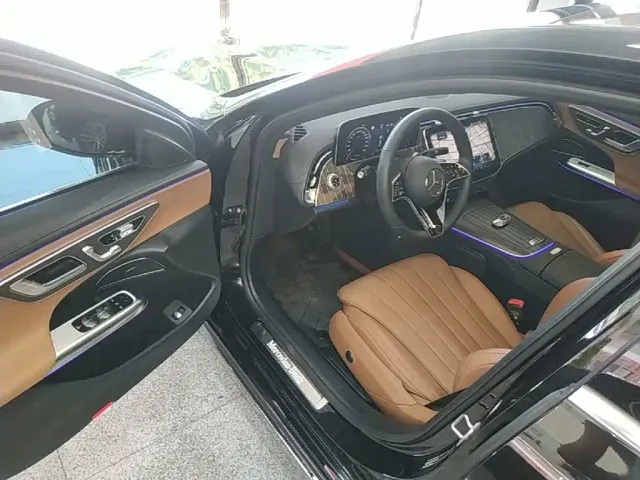 Mercedes-Benz E-Class — Фото автомобиля 15
