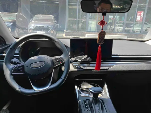 Geely Emgrand — Фото автомобиля 7