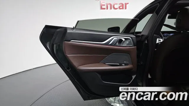 BMW i4 — Фото автомобиля 14