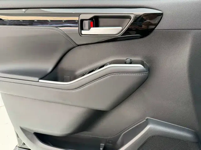 Toyota Highlander — Фото автомобиля 15