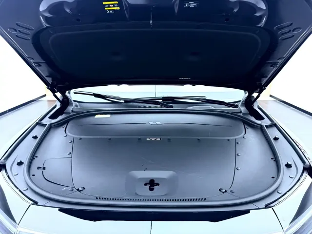 Li Auto ONE — Фото автомобиля 9