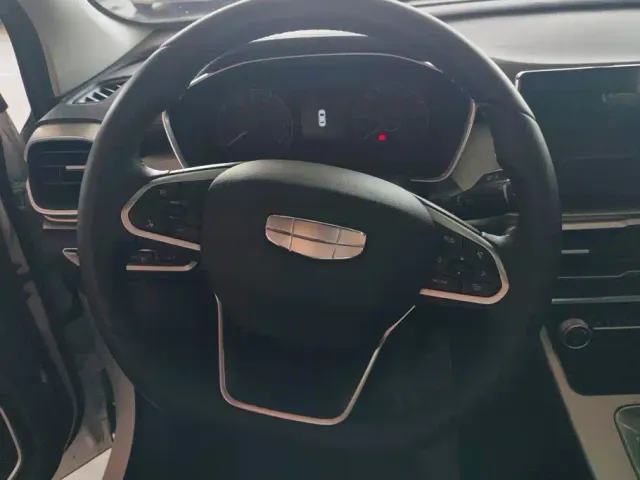 Geely Binyue — Фото автомобиля 15