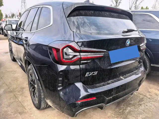 BMW iX3 — Фото автомобиля 6