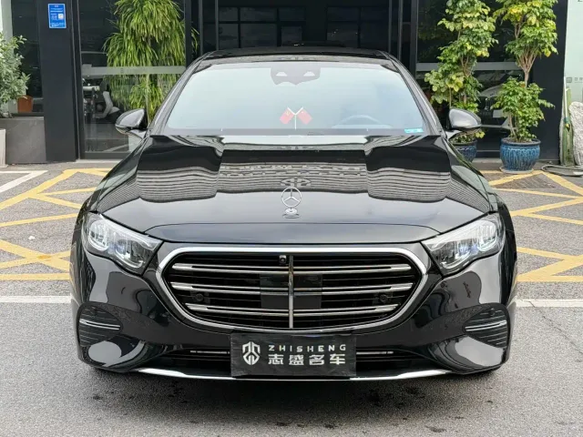Mercedes-Benz E-Class — Фото автомобиля 2