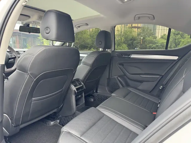 Skoda Superb — Фото автомобиля 5