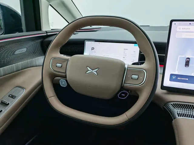 Xpeng X9 — Фото автомобиля 13