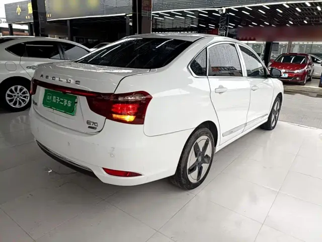 Dongfeng Fengshen E70 — Фото автомобиля 4