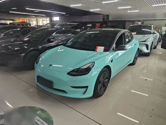 Фотография автомобиля — Tesla Model 3