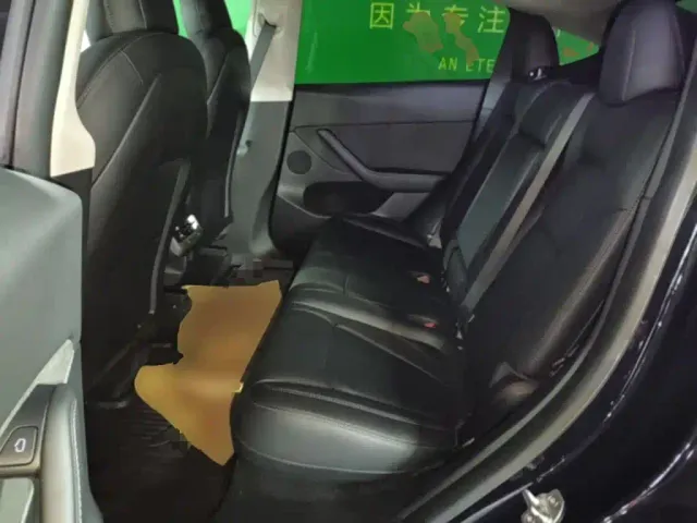 Tesla Model Y — Фото автомобиля 16