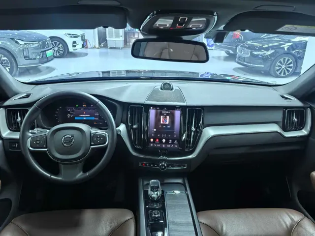 Volvo XC60 — Фото автомобиля 3