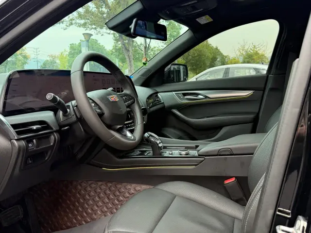 Cadillac CT5 — Фото автомобиля 11