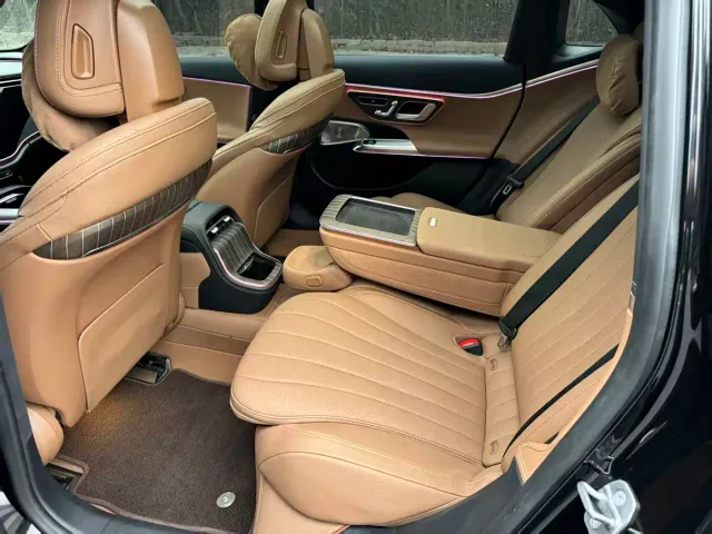 Mercedes-Benz E-Class — Фото автомобиля 6