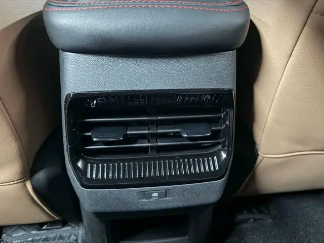 Wuling Jiachen — Фото автомобиля 12