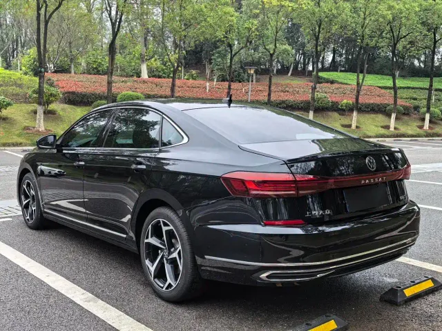 Volkswagen Passat — Фото автомобиля 6