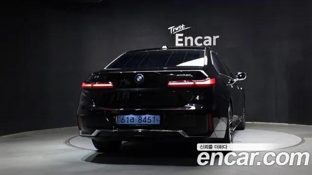 BMW i7 G70 — Фото автомобиля 4