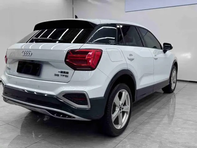 Audi Q2L — Фото автомобиля 5
