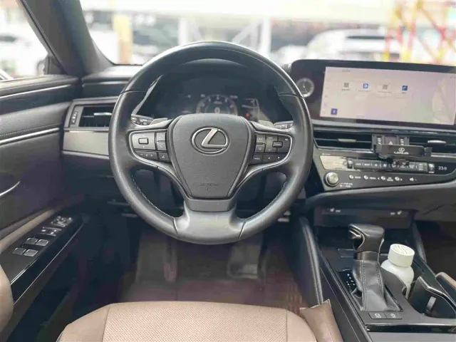 Lexus ES — Фото автомобиля 9
