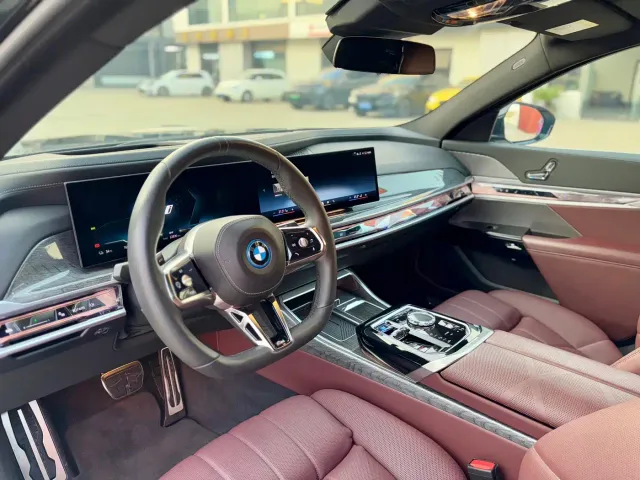 BMW i7 — Фото автомобиля 8